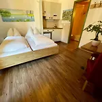 Downtown 9 ゲストハウス 3*